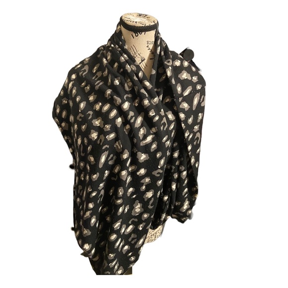 Black and White Animal Print Scarf - Picture 3 of 8